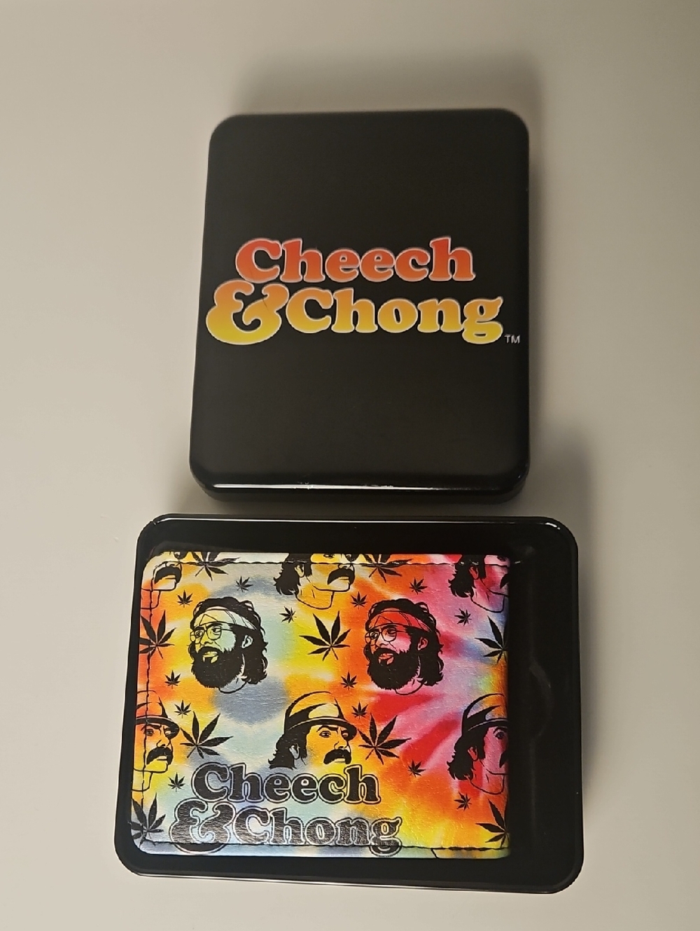 Cheech & Chong Bi-fold Wallet Tie Dye And Weed Design Wallet in Collectible TIn